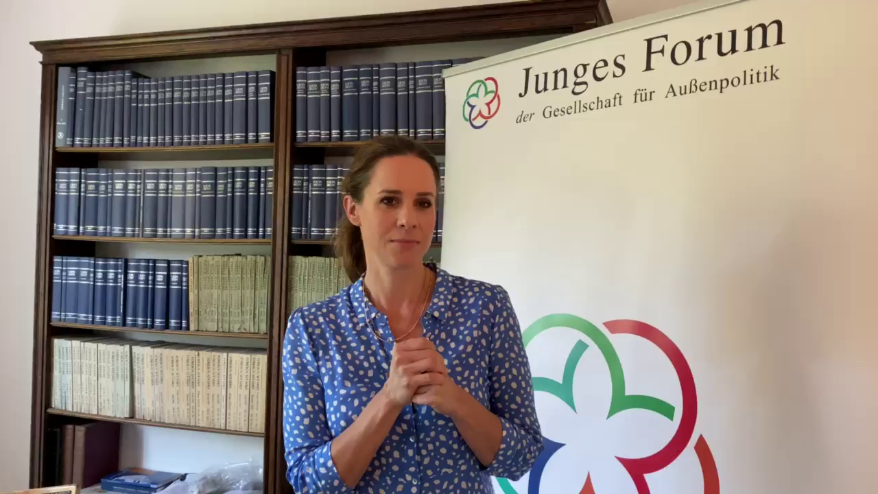 Natalie Amiri Ard Im Interview Mit Dem Jungen Forum Gesellschaft Fur Aussenpolitik